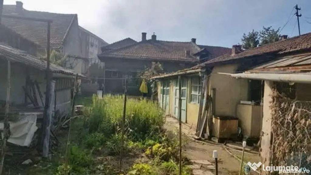 Vand casa ultracentrl Simeria din caramida acces de pe 2 ...
