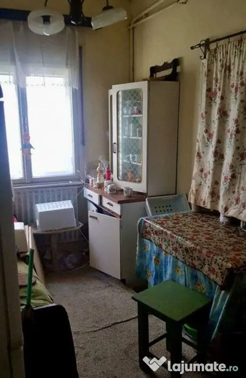 Vand casa ultracentrl Simeria din caramida acces de pe 2 ...