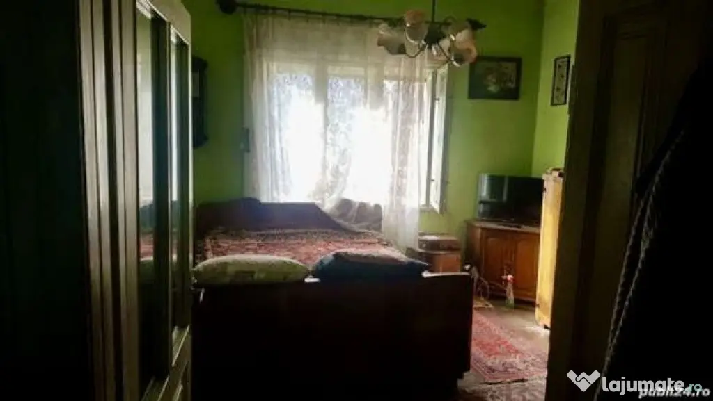 Vand casa ultracentrl Simeria din caramida acces de pe 2 ...