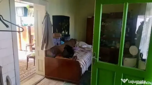 Vand casa ultracentrl Simeria din caramida acces de pe 2 ...