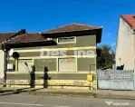 Vand casa ultracentrl Simeria din caramida acces de pe 2 ...