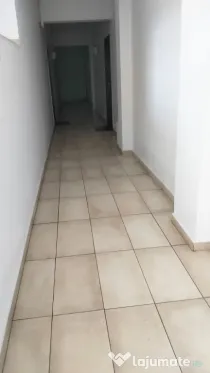 Închiriez garsonieră decomandată central