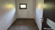 Vila cu supraveghere video, aproape de pădurea Roșu