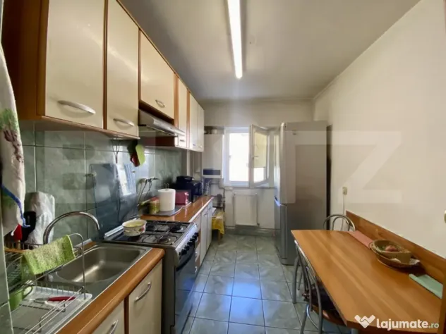 Apartament 3 camere decomandat, 68 mp, cu lift– bloc reabi