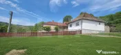 Casă nouă cu teren generos de 4.700 mp 