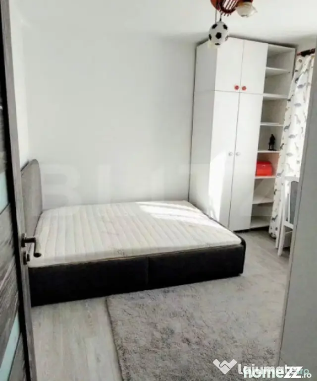 Apartament cu 3 camere, renovat, etaj intermediar, zona Geor