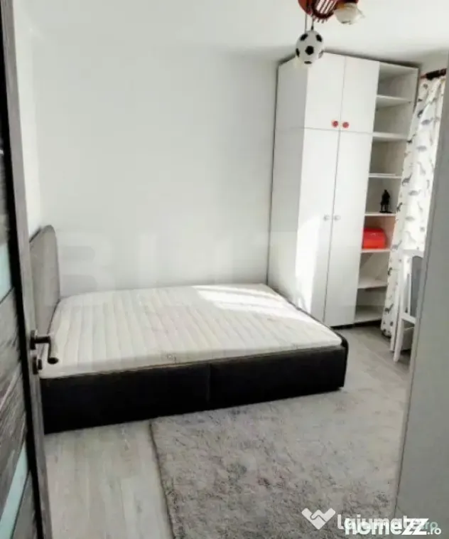 Apartament cu 3 camere, renovat, etaj intermediar, zona Geor