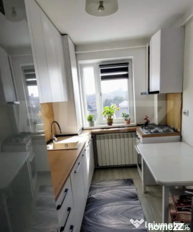 Apartament cu 3 camere, renovat, etaj intermediar, zona Geor