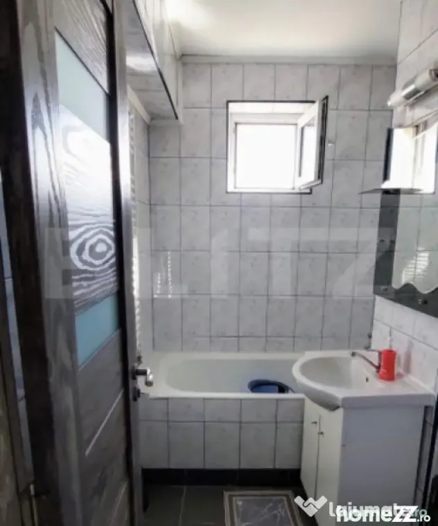 Apartament cu 3 camere, renovat, etaj intermediar, zona Geor