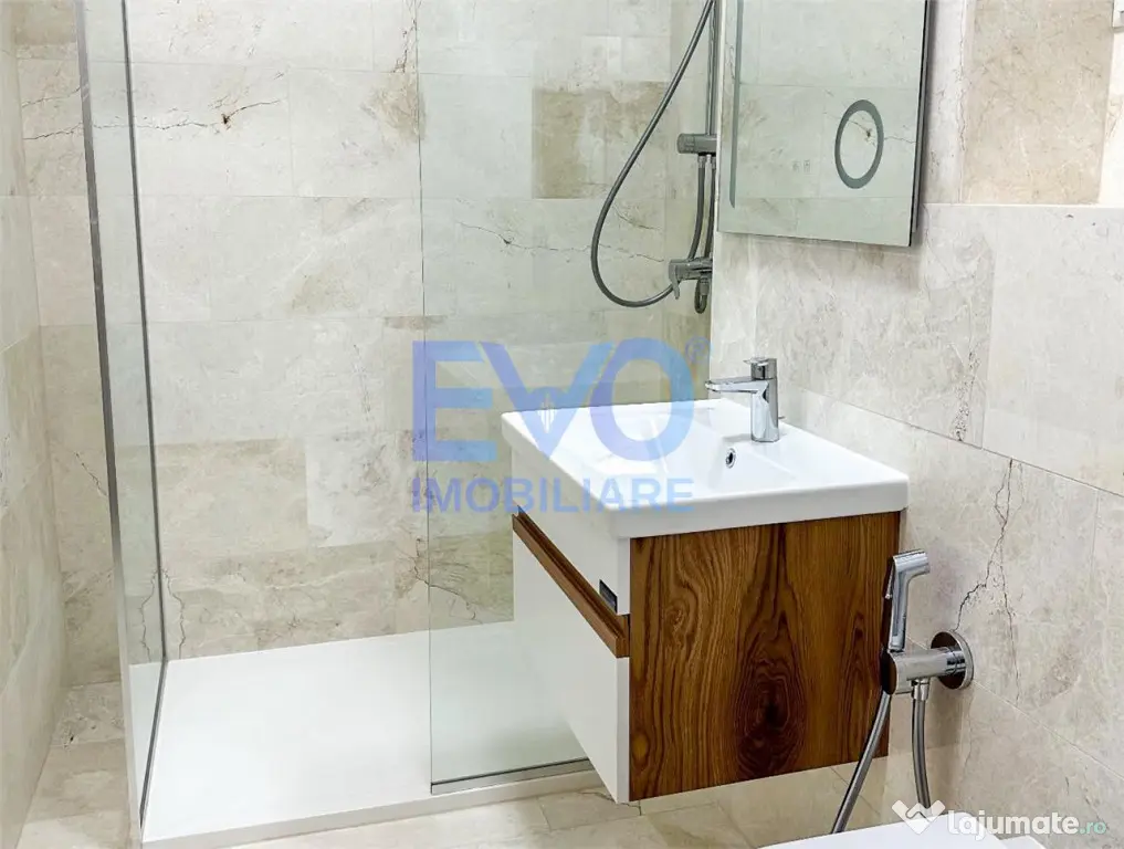 Apartament cu 2 camere, prima , complex Royal Town Copou