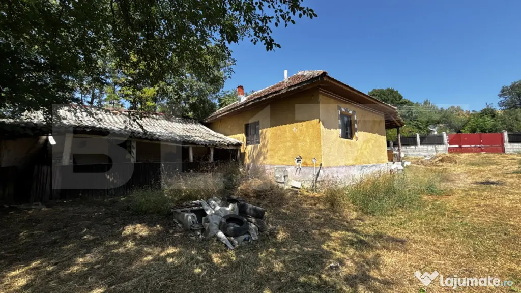 Casă bătrânească 62 mp construiți, 1.427 mp teren, comu