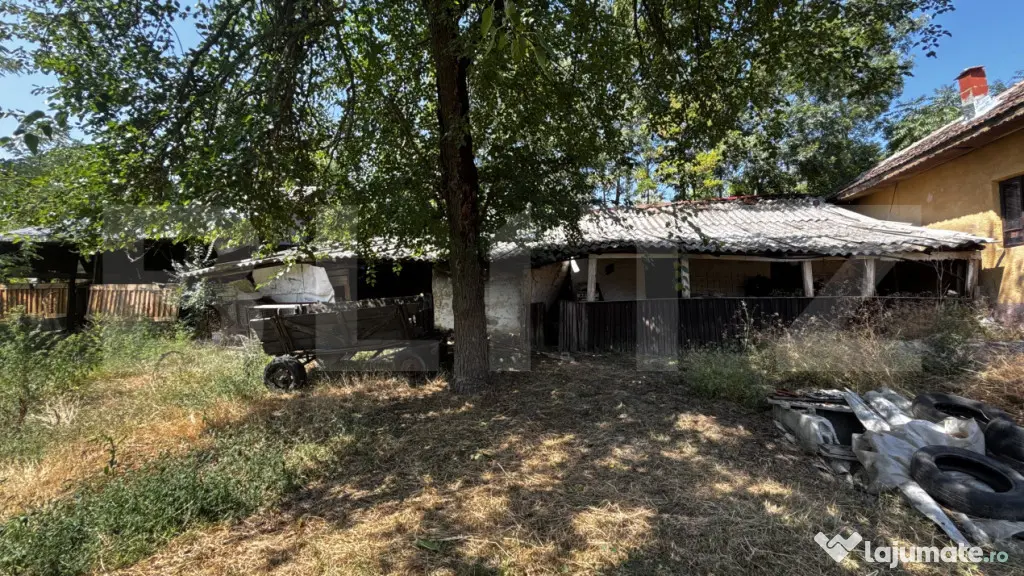 Casă bătrânească 62 mp construiți, 1.427 mp teren, comu