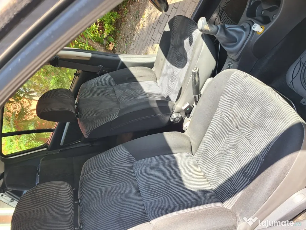 Dacia Sandero 1.6 MPI Laureate 2009, 87CP benzina - primul proprietar