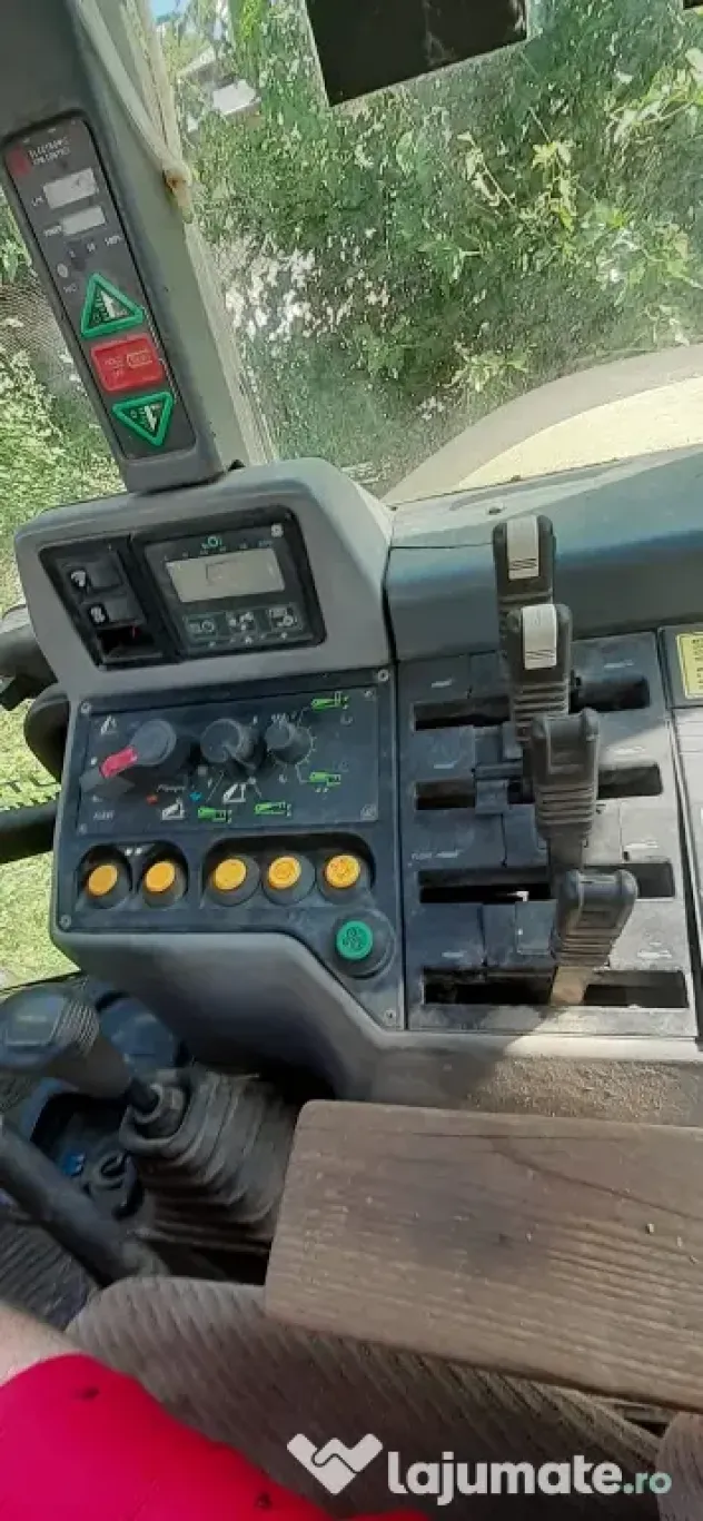 Tractor Hurlimman si plug 4 cormane reversibil