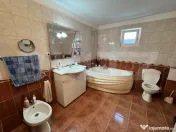 Casă individuală de închiriat – zonă liniștită, cu 1 