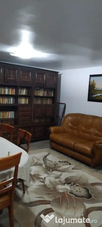 Apartament spre închiriere cu 2 camere pe strada București