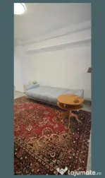 Masă rotundă lemn design interior
