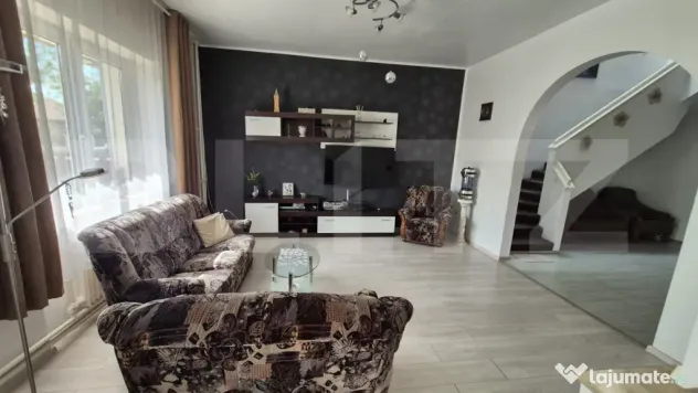 Casa cu 6 camere de vanzare, 245,70 mp, teren 525 mp, zona B