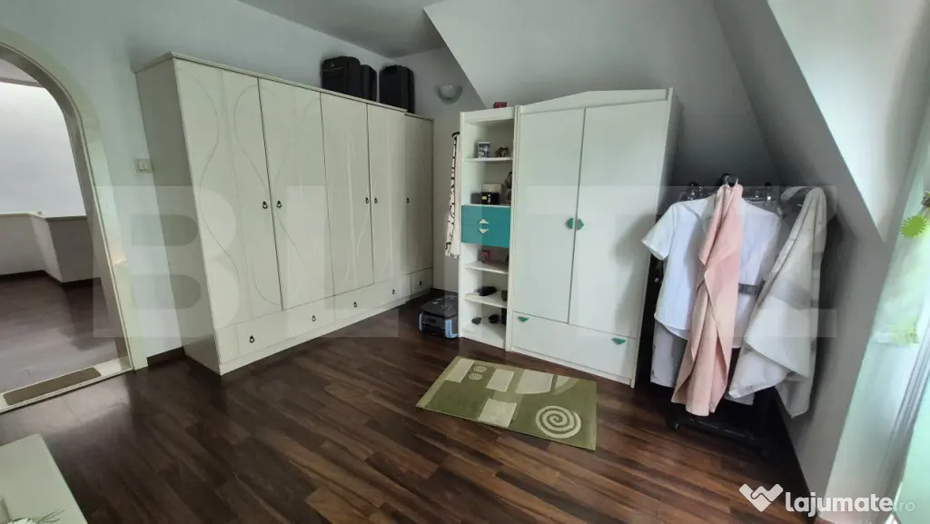 Casa cu 6 camere de vanzare, 245,70 mp, teren 525 mp, zona B