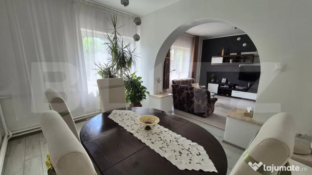 Casa cu 6 camere de vanzare, 245,70 mp, teren 525 mp, zona B