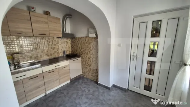Casa cu 6 camere de vanzare, 245,70 mp, teren 525 mp, zona B