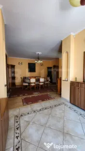 Casă de vânzare în zona centrală a municipiului Târgu M
