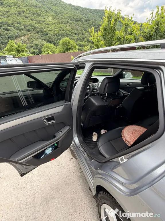 Mercedes E350 an 2011 265 CP stock