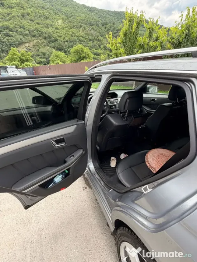 Mercedes E350 an 2011 265 CP stock