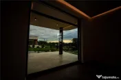 Vila de lux, construita cu materiale premium, priveliste su