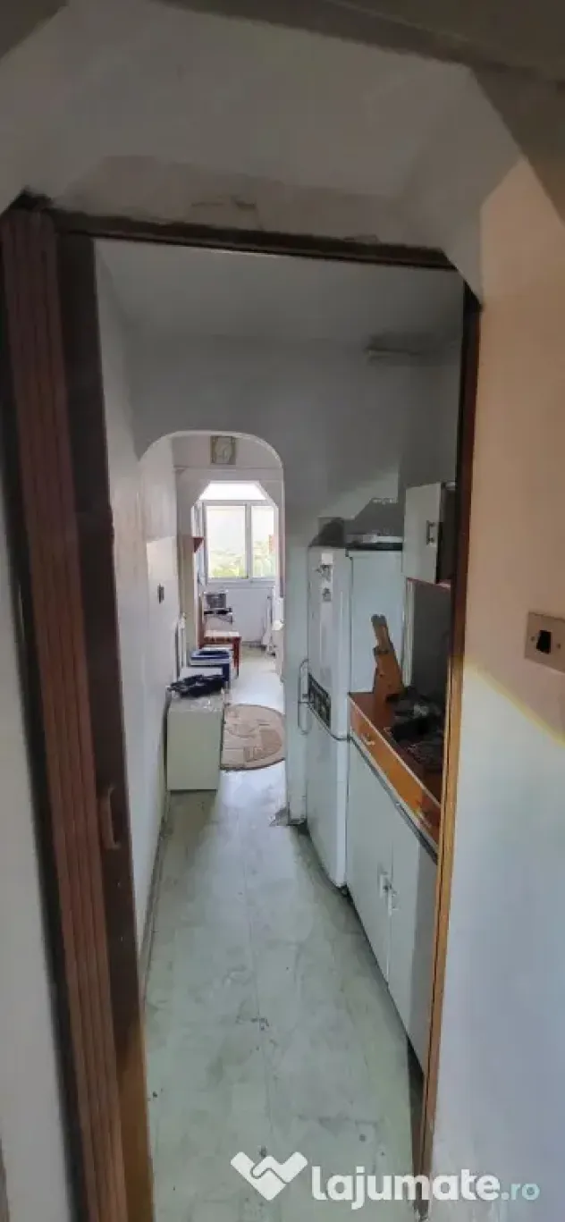 Garsoniera Tractorul etajul 4,51000 Euro - Brasov (Brasov)