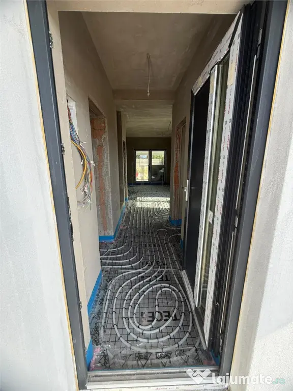 DUPLEX-FOARTE SPATIOS-TEREN GENEROS - COMPARIMENTARE EXCELEN - Mosnita Veche (Timis)