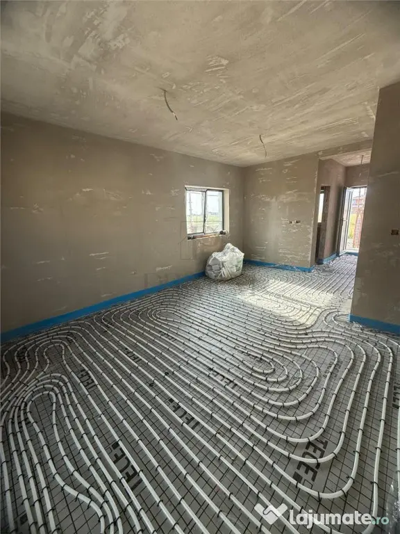 DUPLEX-FOARTE SPATIOS-TEREN GENEROS - COMPARIMENTARE EXCELEN - Mosnita Veche (Timis)
