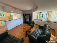 Apartament 3 camere, central, etaj 4 cu acoperis 