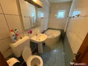 Apartament 3 camere, central, etaj 4 cu acoperis 