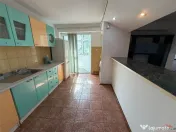 Apartament 3 camere, central, etaj 4 cu acoperis 