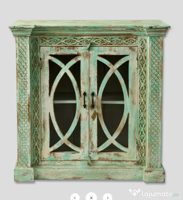 Comoda Sculptata cu Vitrina