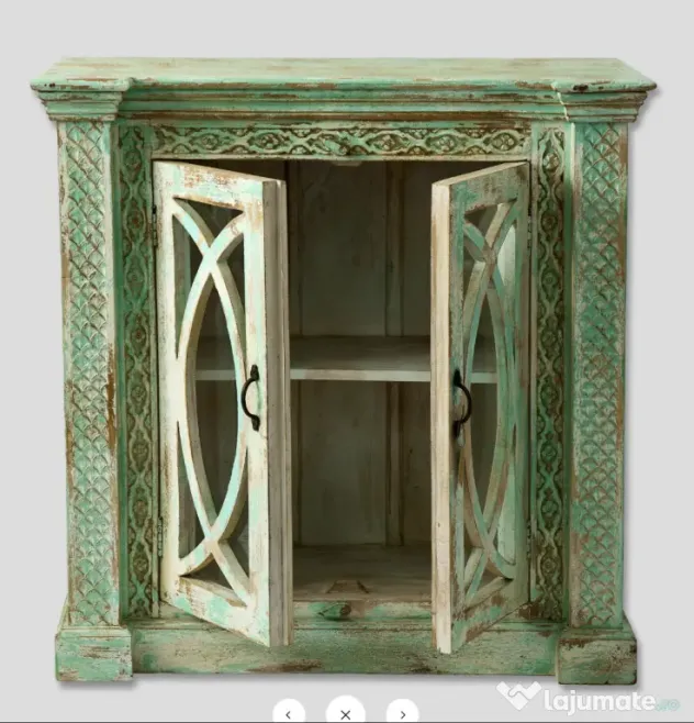 Comoda Sculptata cu Vitrina