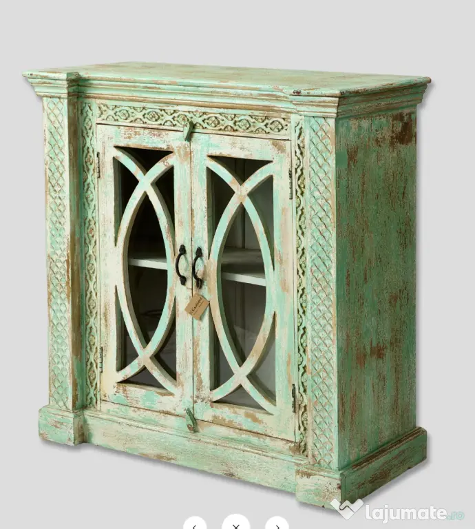Comoda Sculptata cu Vitrina