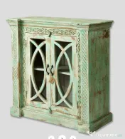 Comoda Sculptata cu Vitrina