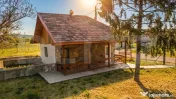 Casa 300mp, teren 1900 mp intravilan, 6 dormitoare, 2 garaje