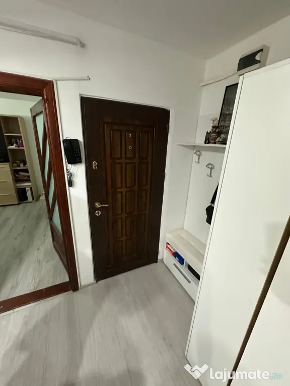 Inchiriez apartament 2 camere decomandate - et. 2 - Brazda