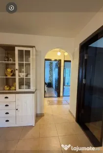 Apartament cu 3 camere decomandate - etaj 1 Zona Obcini