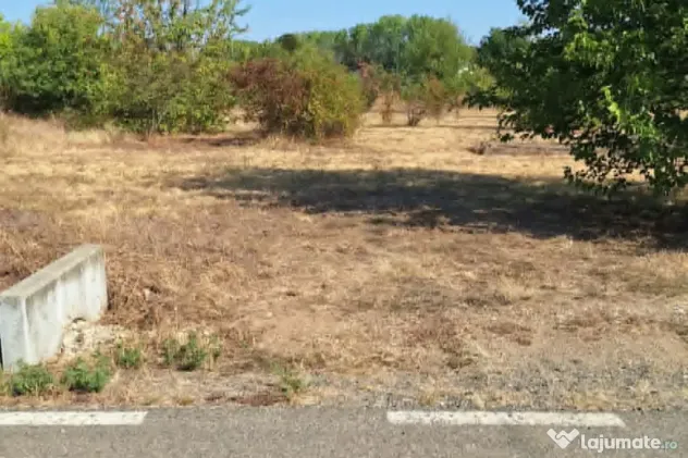Teren intravilan 775 mp Călugăreni, Arad - asfalt, utilități, 7 min. de Arad și A1