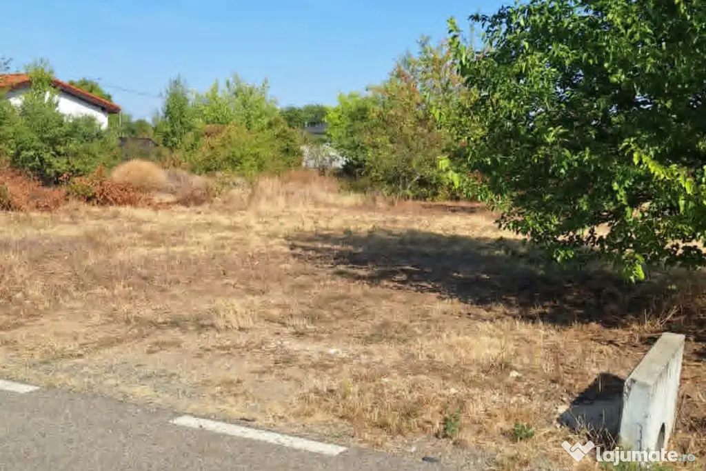 Teren intravilan 775 mp Călugăreni, Arad - asfalt, utilități, 7 min. de Arad și A1
