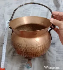Ceaun din cupru coicanit cu 3 picioare si toarta din fier forjat