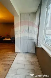 Apartament cu 3 camere de închiriat 