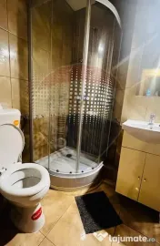 Apartament cu 3 camere de închiriat 