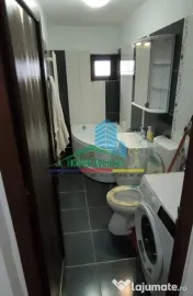 Vand apartament 2 camere 56 mp, zona Piata