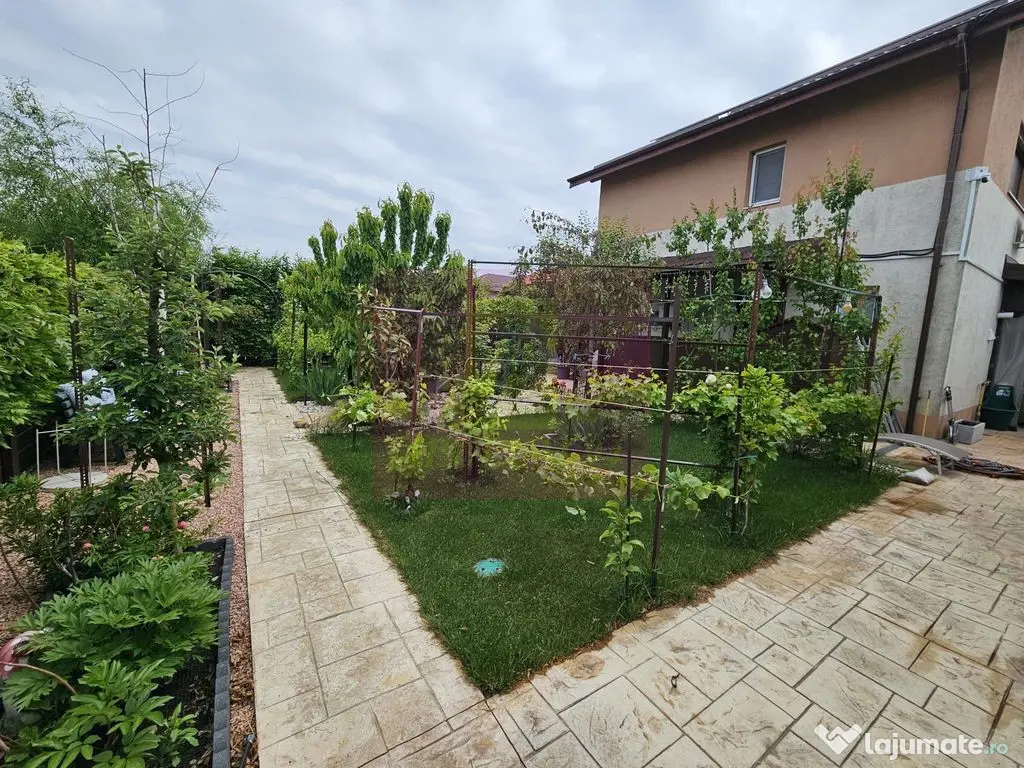 Casă 2019, P+1+pod, renovată, curte amenajată, aproape... - Sabareni (Giurgiu)