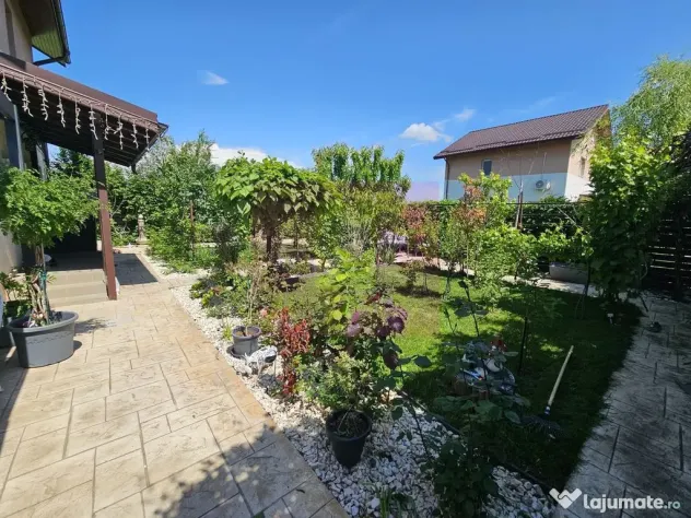 Casă 2019, P+1+pod, renovată, curte amenajată, aproape... - Sabareni (Giurgiu)